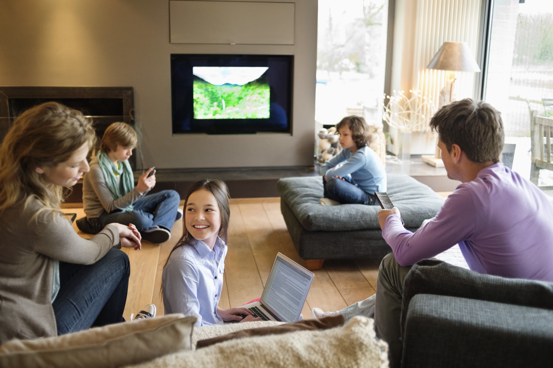 Connect Families with UAE Mobile and Internet Solutions That Are Easy and Reliable